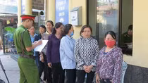 Mua sổ khám bệnh nhanh, tiền mất tật mang
