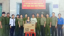 Xây tặng nhà tình thương cho hộ nghèo