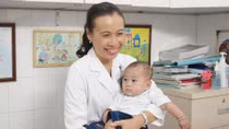 Cháu bé bị văng khỏi bụng mẹ trong vụ TNGT tái khám, hồi phục tốt