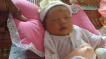 Hai bé sơ sinh bị bỏ rơi gần chòi giữ tôm
