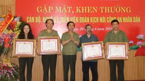 Đoàn Kịch nói CAND đón nhận Bằng khen của Bộ Công an và Bộ VHTTDL