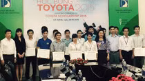 Tặng học bổng Toyota cho sinh viên miền Trung, Tây Nguyên