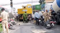 Tử thần rình rập khi dừng đèn đỏ