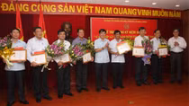 Trao tặng Kỷ niệm chương 'Vì sự nghiệp xây dựng Đảng trong doanh nghiệp Việt Nam'
