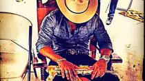Cuộc sống với gái “dịch vụ”, súng mạ vàng và thú dữ của trùm ma túy Mexico