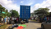 Đi làm, cô gái bị xe container cán tử vong