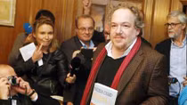 "La bàn" dẫn bước nhà văn Pháp đến với giải thưởng Goncourt 2015