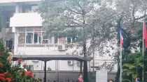 Bệnh viện Lão khoa phát hỏa, bác sĩ cõng bệnh nhân tháo chạy