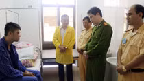 Không chấp hành hiệu lệnh, đâm thẳng xe vào CSGT