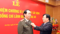 Trao Kỷ niệm chương Vì sự nghiệp Xây dựng tặng các đồng chí lãnh đạo Bộ Công an