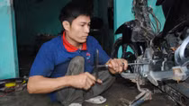 Nghị lực của chàng trai 36 năm "ngồi xổm"