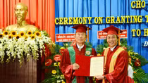 Tặng nguyên Đại sứ Hàn Quốc danh hiệu Giáo sư danh dự