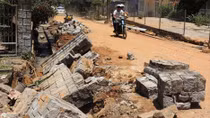 Sập tường rào 2 công nhân chết tại chỗ