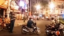 Đâm chết hai người vì sĩ diện với bạn gái mới