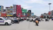 Cảnh sát giao thông Hà Nội bám mặt đường ngày nắng nóng