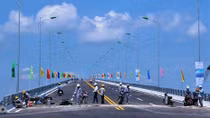 Trên công trình cầu Cổ Chiên trước ngày thông xe