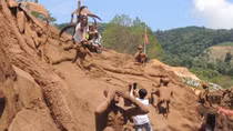 Có một đường hầm điêu khắc trong lòng Đà Lạt
