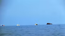Hai máy bay đã va chạm nhau trước khi rơi xuống biển?