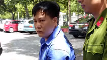 Vờ bấm huyệt, hiếp dâm bé gái hàng xóm
