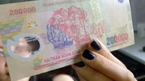 Lãnh án tù vì xài tiền giả