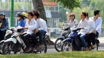 Học sinh có thể bị buộc thôi học nếu vi phạm Luật Giao thông