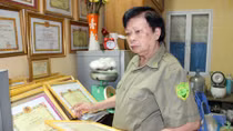 75 tuổi vẫn khiến tội phạm khiếp sợ