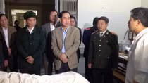 Thăm hỏi các nạn nhân vụ xe bồn cháy ở đèo Thung Khe