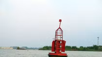Thí điểm lắp thiết bị giám sát định vị phao tiêu đường thủy