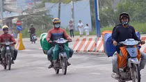 Truy đuổi gần 20km bắt vụ vận chuyển thuốc lá lậu