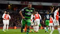 Arsenal lại gây thất vọng, Wenger lại xin lỗi