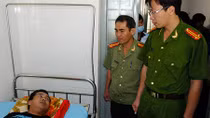Một Cảnh sát hình sự bị trọng thương trong khi vây bắt tội phạm