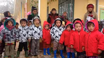 Nghịch lý câu chuyện từ thiện mùa tuyết phủ
