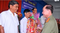 Tết ấm áp, Tết sẻ chia