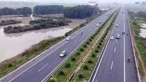 Chính quyền lo tai nạn, dân lo không còn đường đi