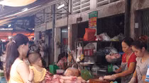 Khó chặn thực phẩm bẩn tại các chợ truyền thống