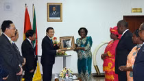 Chủ tịch nước Trương Tấn Sang hội kiến Chủ tịch Quốc hội Mozambique