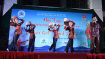 Sinh viên Trường ĐH Nội Vụ làm nóng khán phòng với những tiết mục văn nghệ sôi động