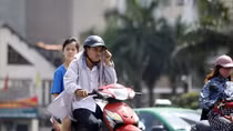 Nắng nóng gay gắt tại Trung Bộ, nhiều nơi trên 38 độ