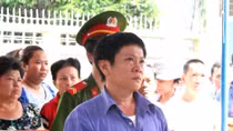 Đâm chết vợ vì đòi ly hôn