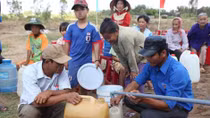 Những giọt "nước ngọt nghĩa tình"