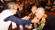 Tri ân Mẹ Việt Nam Anh hùng và các gia đình có công với cách mạng
