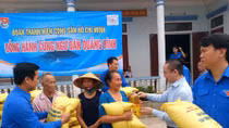 Tặng thực phẩm cho ngư dân hai tỉnh Quảng Bình, Hà Tĩnh 