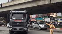 CSGT Hà Nội ra quân xử lý xe tải vào phố cấm