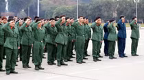 Hơn 2.000 thanh niên Hà Nội tình nguyện viết đơn xin nhập ngũ