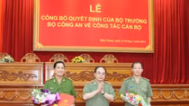 Công bố các quyết định về công tác cán bộ Công an hai tỉnh Hậu Giang và Bạc Liêu
