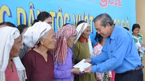 Đồng chí Trương Hòa Bình, Báo CAND chia sẻ khó khăn với học sinh và đồng bào nghèo ở vùng đại hạn 