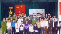 Trao quà tình nghĩa cho Mẹ Việt Nam Anh hùng 