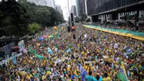Brazil: Nước cờ của nữ tổng thống trong cơn bĩ cực 
