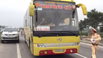 Phải xử lý nghiêm người vi phạm Luật Giao thông chống Cảnh sát