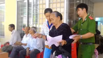 Khám bệnh, phát thuốc miễn phí cho 500 người nghèo